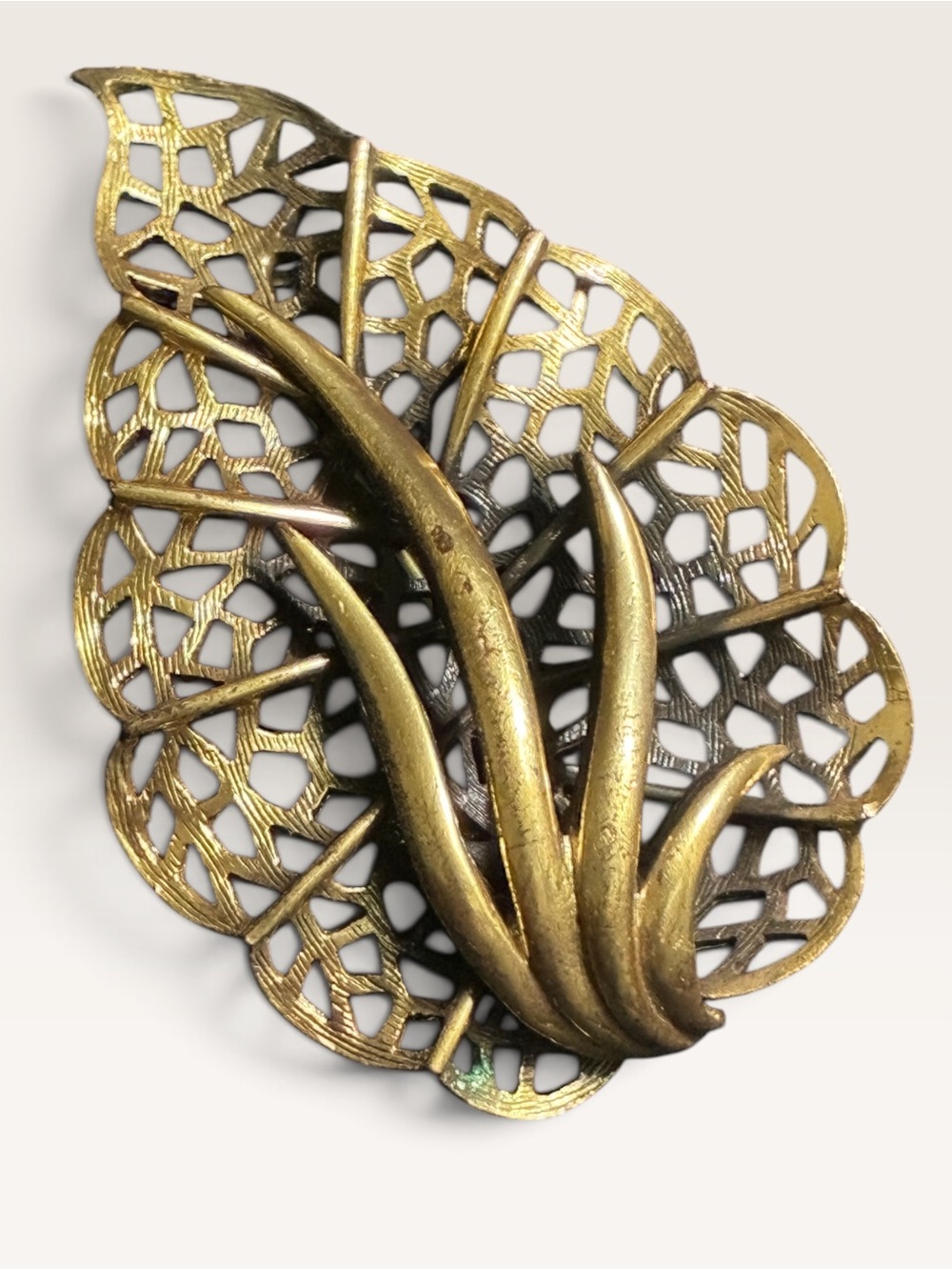 Vintage Bronze tone Leaf Filigree Women's Brooch - Elegant Jewelry